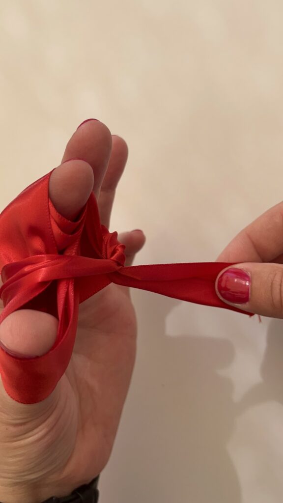How to tie a decorative bow
