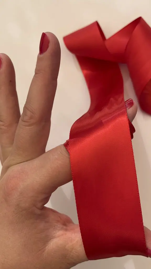 How to make ribbon bows for gifts