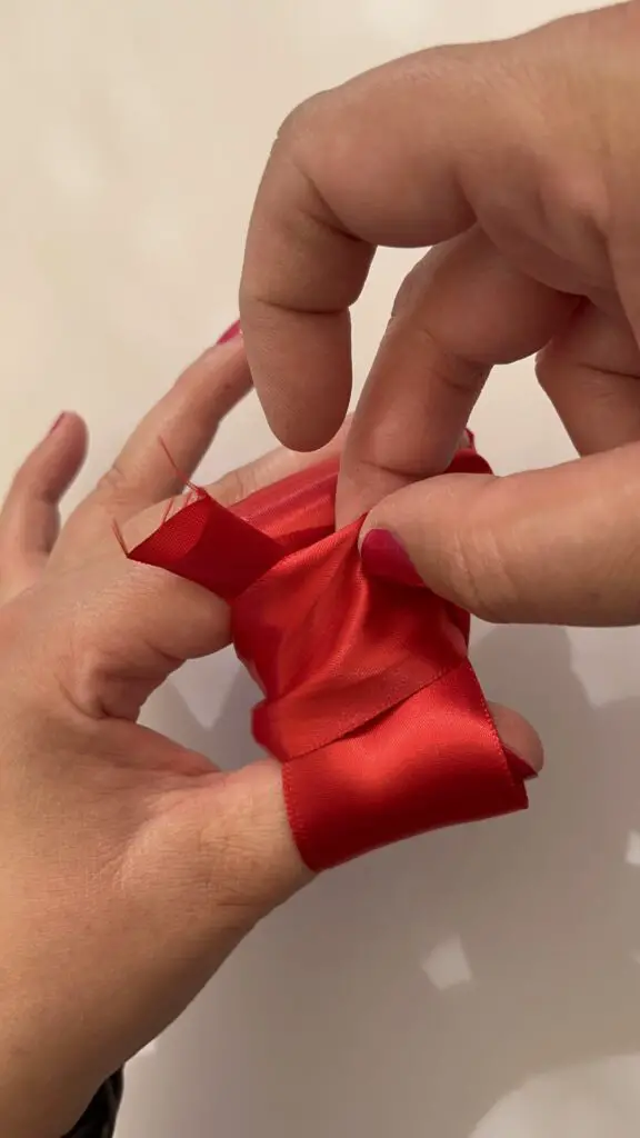 How to make a bow with wide ribbon